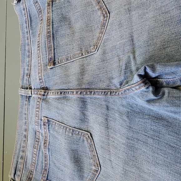 Old Navy Sweetheart woman's jeans. Size 10 regular. Good used condition. - Picture 4 of 7